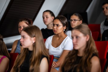 A 21 Nő az egészségügyért alapítvány mentorált diákjainak a látogatása a Heim Pál Országos Gyermekgyógyászati Intézetben.