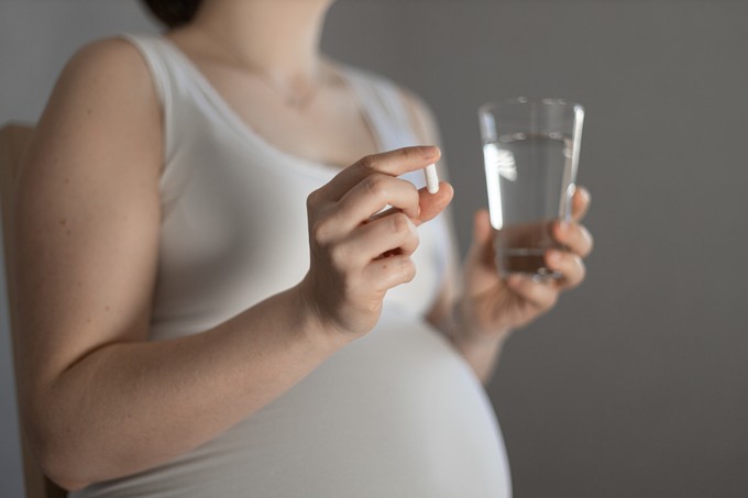 Paracetamol szedése terhesség alatt: összefüggésben lehet a gyerek figyelemzavarával? című cikk nyitóképe