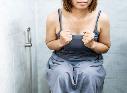 Hiába volt a mosdóban, mégis úgy érzi „maradt még bent valami” a kakilás után? Ezt jelenti a panasz! című cikk nyitóképe