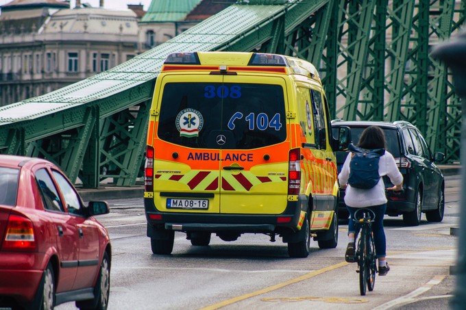 Egy 13 éves kisfiú kezdte meg az édesanyja újraélesztését című cikk nyitóképe