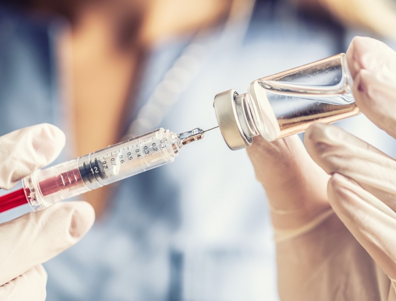 koronavírus, gyógyszer, súlyos covid, injekció