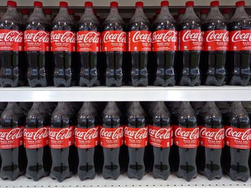 A Coca-Cola kénytelen meghajolni a fogyasztók akarata előtt