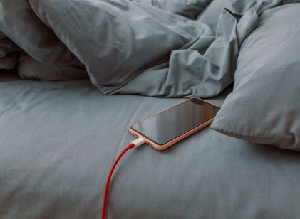 Miért válhat tűzveszélyessé a telefonja? Egy rossz szokás, ami akár az életébe is kerülhet című cikk nyitóképe