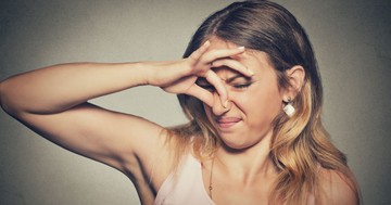  Bármennyit is fürdik, mégis rothadó halszagot áraszt a fiatal nő egy ritka betegség miatt 