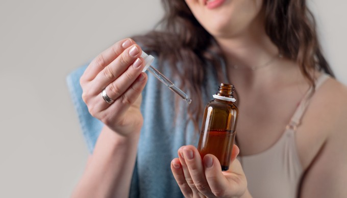 Miért olyan nagy szám a retinol? Őrült nagy trend - de miért épp mostantól kezdik magukra kenni a nők? című cikk nyitóképe