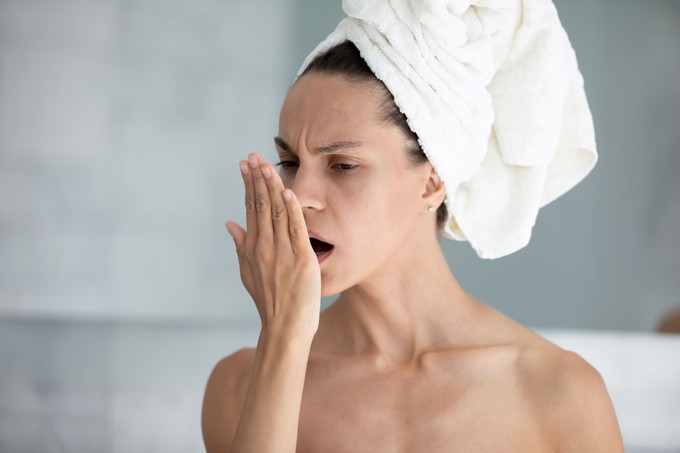 Kiderült, miért ébredünk borzalmas ízzel a szánkban – fogorvos mondta el az okát című cikk nyitóképe