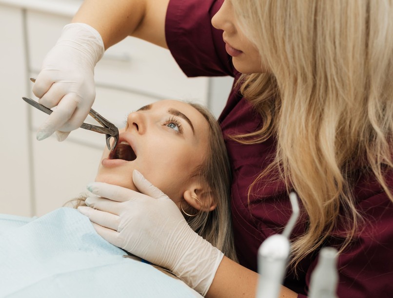 foghúzás fogászati műtét fogeltávolítás