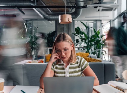 Mindegy mennyi időt tölt íróasztal mögött - ezzel a mozgással ellensúlyozhatja az ülőmunkát! című cikk nyitóképe