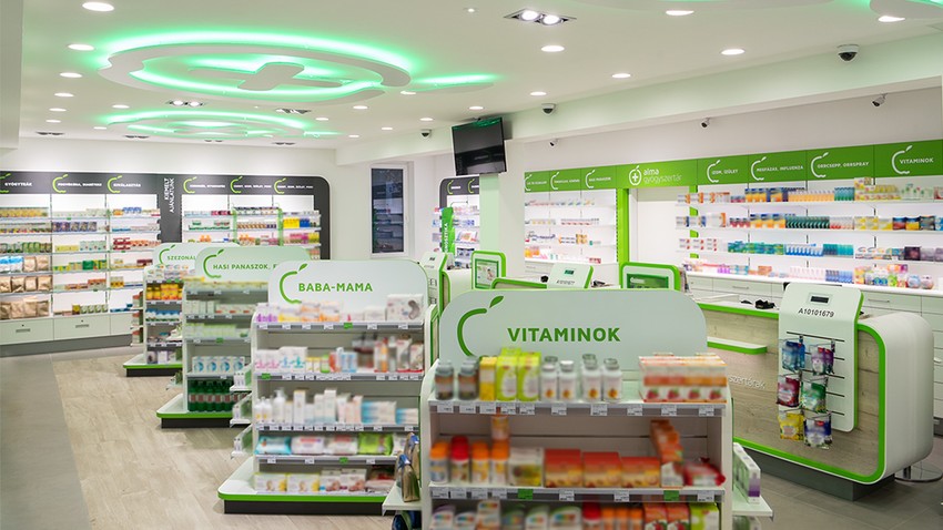 Az Alma gyógyszertárak megváltozott belső tere.