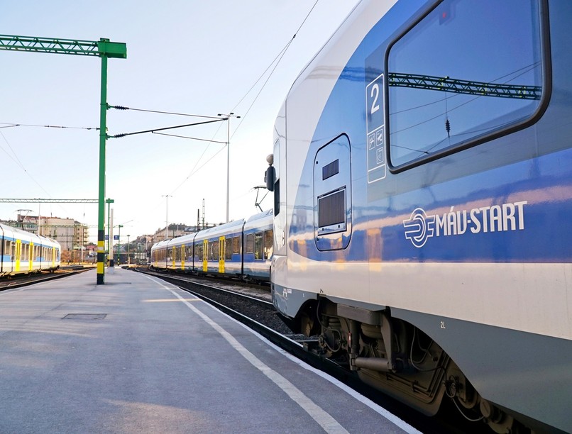 Kigyulladt IC mozdony észak-balatoni vasút