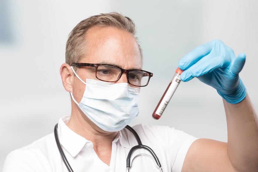 A koleszterin egy bizonyos mennyiségig hasznos, hiszen a koleszterin a sejtek alkotóeleme, részt vesz a hormontermelésben és a D-vitamin szintézisében is. Ugyanakkor, ha túl magas a vérben a koleszterinszint, az a szív- és érrendszeri betegségek szempontjából káros, mert a felesleg lerakódik az erekben és számos szív-érrendszeri betegséghez vezethet.