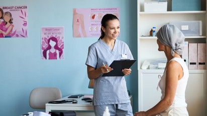 Mi alapján döntik el az orvosok, hogy kemoterápiát, sugárkezelést vagy mindkettőt kapja a rákos beteg? című cikk nyitóképe