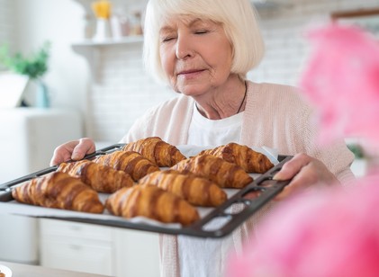 Nyugdíjasok jótékonysági sütivásárral segítik a kórházban fekvő gyerekeket című cikk nyitóképe