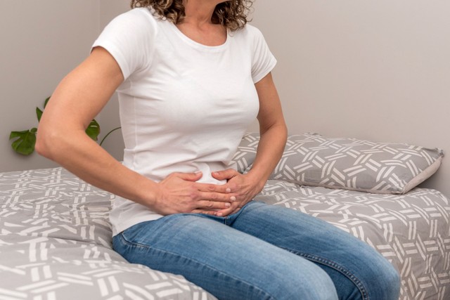 Az orvosok szerint ezt az 5 apró jelet nem szabad figyelmen kívül hagyni: így kezdődhet a petefészekrák