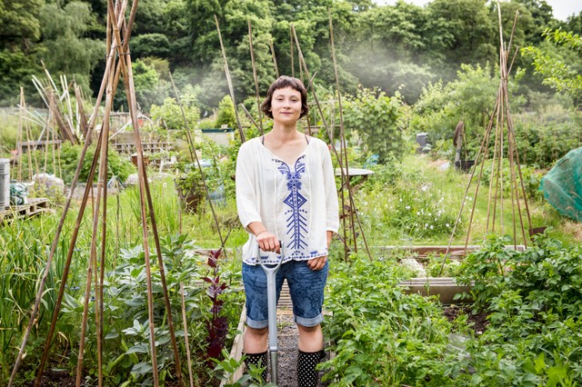 Ennyit fogyhat 1 óra kertészkedéssel - megéri gereblyét ragadni!