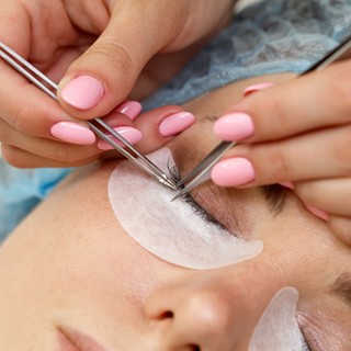 Mennyire ártalmas valójában az épített műszempilla? című cikk nyitóképe