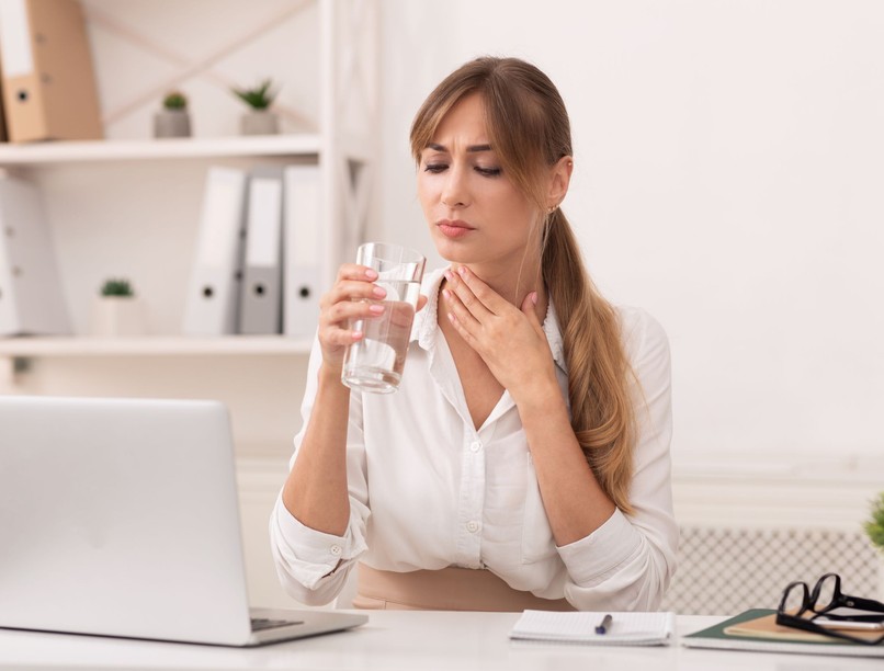 torokfájás, rekedt, munka, iroda beszéd