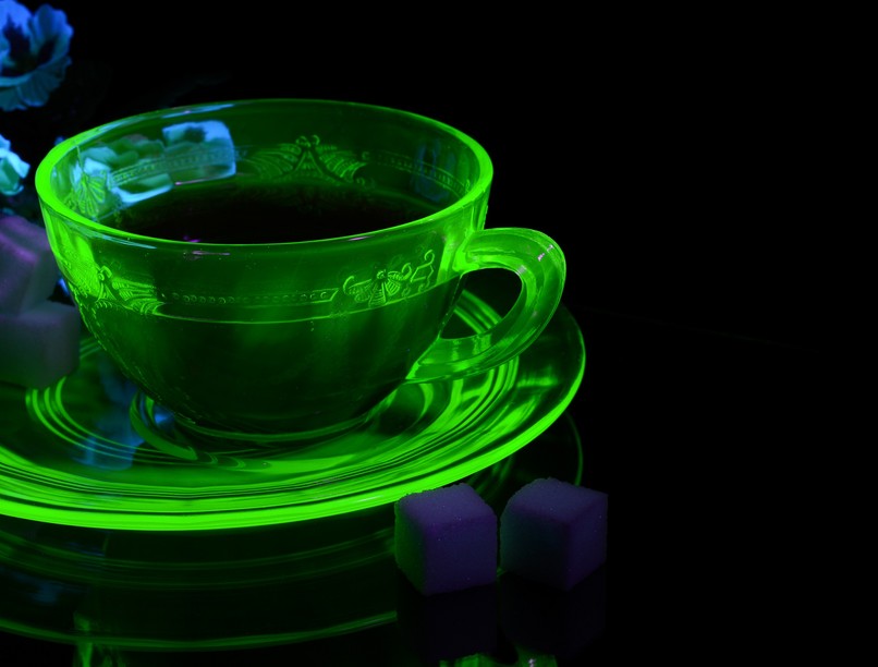 kollégája teáját mérgezte