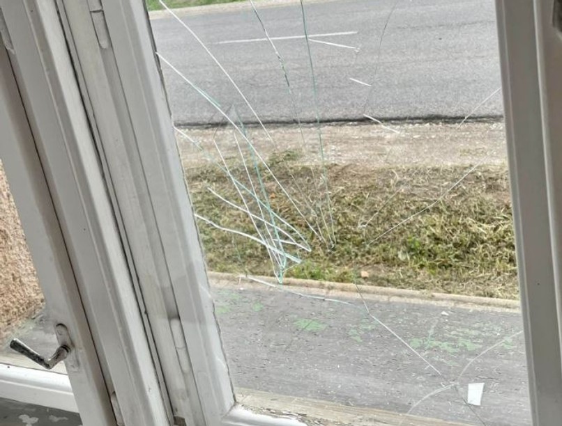 mentők, mentő, támadás, szendrő