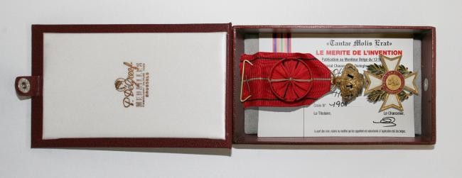 A belga király Lovagkeresztes Érdemrendje