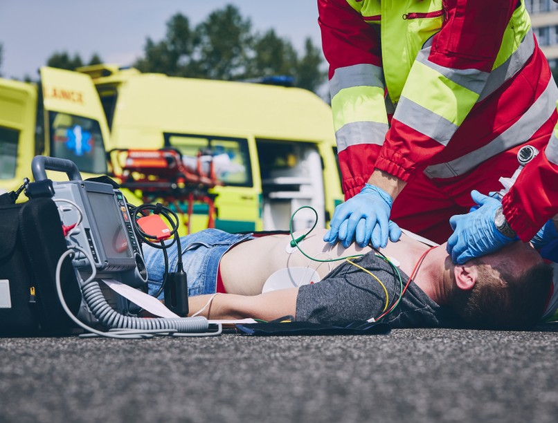 mentő, veddészreamentőt, segítségnyújtás, elsősegély, ÉletMentő, újraélesztés, defibrillátor