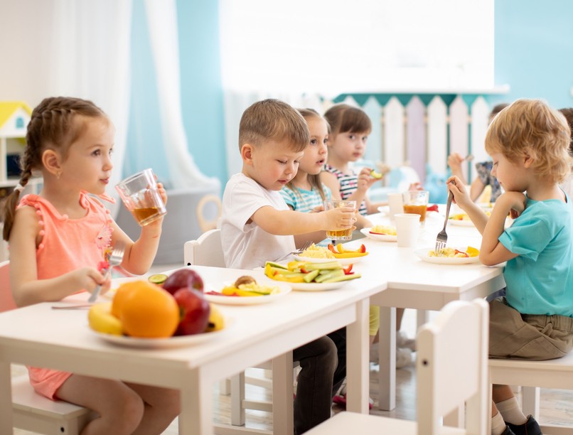 okostányér, óvoda, gyerek, étkezés