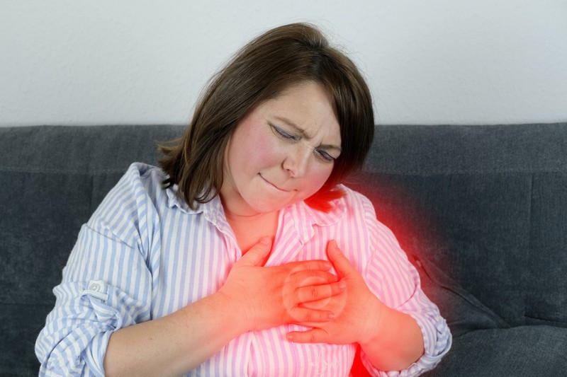 Bal oldali mellkasi fájdalom: ebből tudhatjuk, hogy nem a szív okozza