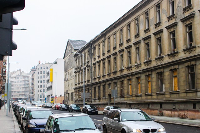 Ingyenes parkolással támogatja a budapesti kórházak dolgozóit a fővárosi önkormányzat