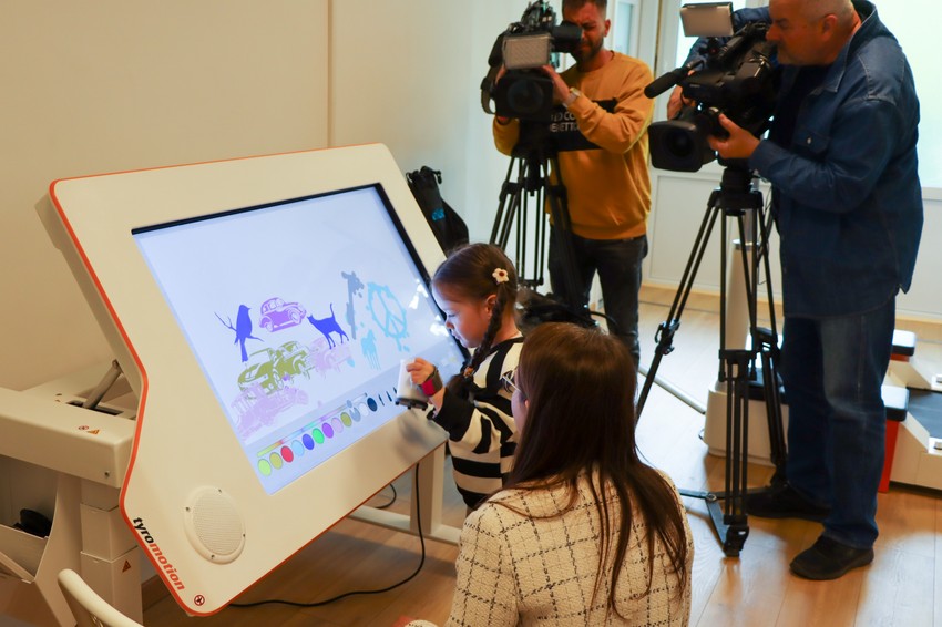 Robotok segítik Emma mozgásterápiáját