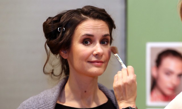 Ma hajnalban meghalt Tompos Kátya