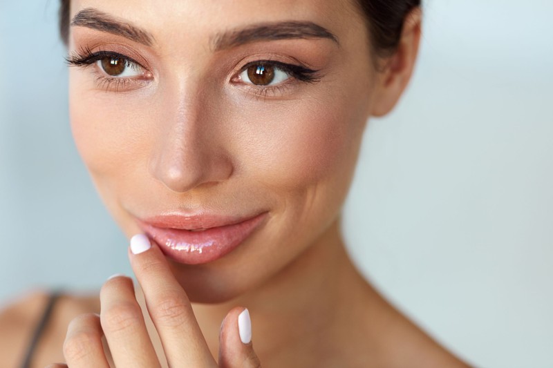 Mielőtt megszólal, már elárulja magát: ezt jelzi a szemöldök egyik apró rándulása a szakértők szerint