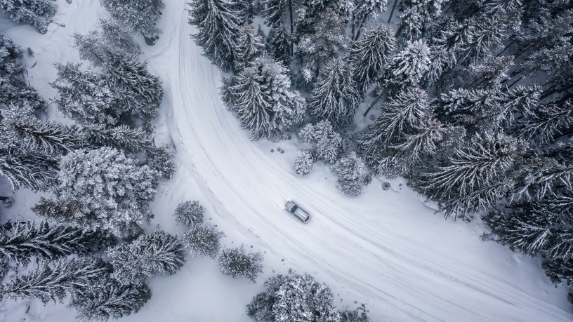 férfi túlél hó autó iglu hatás