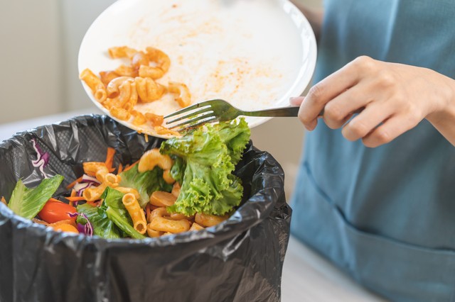 Csökkent a magyar élelmiszerpazarlás, de még mindig sok ételt dobunk ki