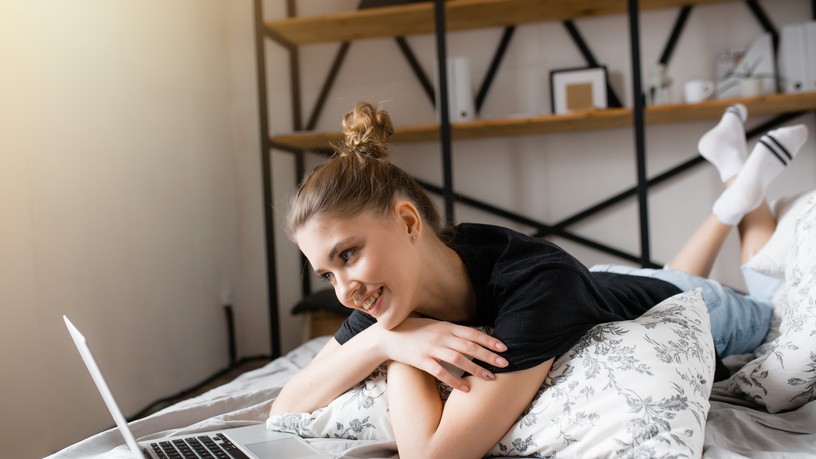 Próbáljunk meg túllépni a depresszión barátaink (online) segítségével!