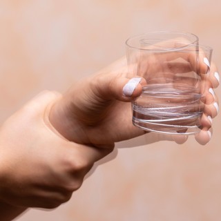 Mitől remeghet a kéz? 5 ok, amit érdemes komolyan venni című cikk nyitóképe