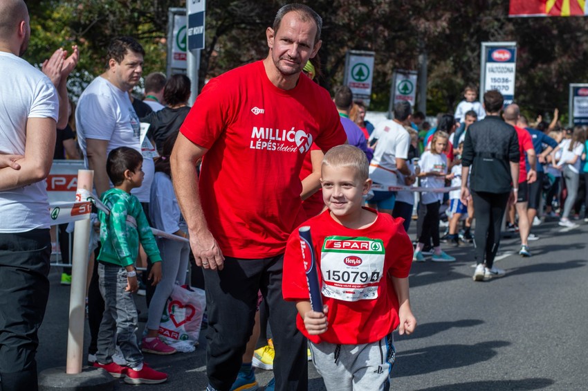 Rengetegen szednek az őszi-téli időszakban vitaminokat, de a mozgásról sokan elfelejtkeznek. Pedig rendszeresen mozogni kellene.