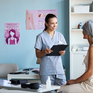 Mi alapján döntik el az orvosok, hogy kemoterápiát, sugárkezelést vagy mindkettőt kapja a rákos beteg? című cikk nyitóképe