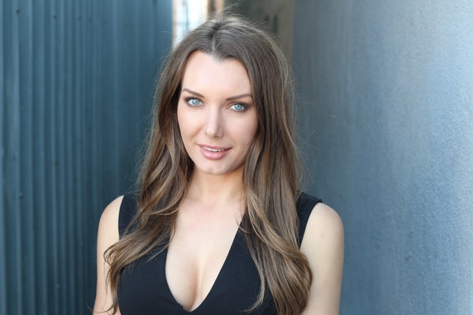 Miért gondolkodik el egy hölgy a mellplasztikán? című cikk nyitóképe