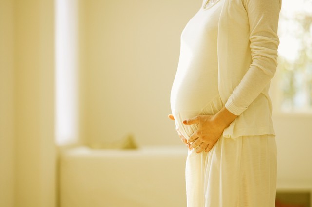 Hogyan ismerhető fel, és mi a teendő, ha szivárog a magzatvíz?