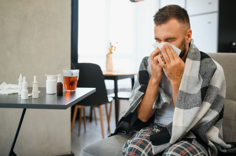 Mennyi idő kell ahhoz, hogy megjelenjenek az influenza tünetei a fertőződés után?