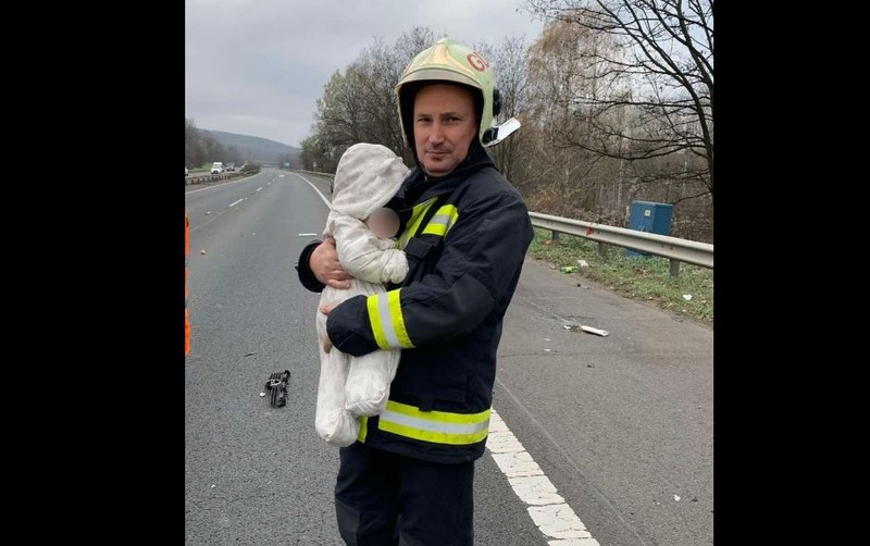 Karambol az M3-ason: az egyik autóban egy 6 hónapos baba utazott