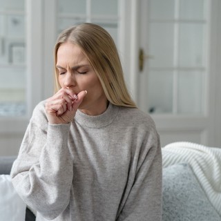 Több mint egy hete köhögőrohamaim vannak - mit tehetnék? Az orvos válaszol   című cikk nyitóképe