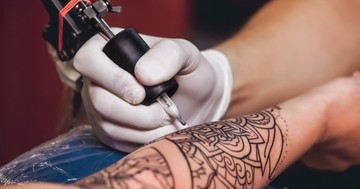 Lehet baj a tetoválásból, ha szívbeteg és fémérzékeny vagyok? Az orvos válaszol