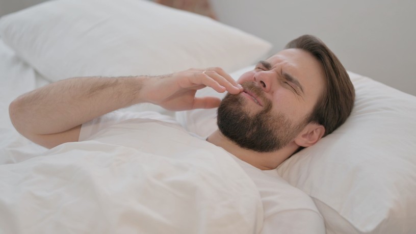 fogfájás éjszaka ellen mit tegyek