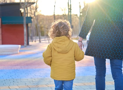 Országos Mentőszolgálat: óvodás gyerekeknek tanítják meg, hogyan segíthetnek a szüleiknek című cikk nyitóképe