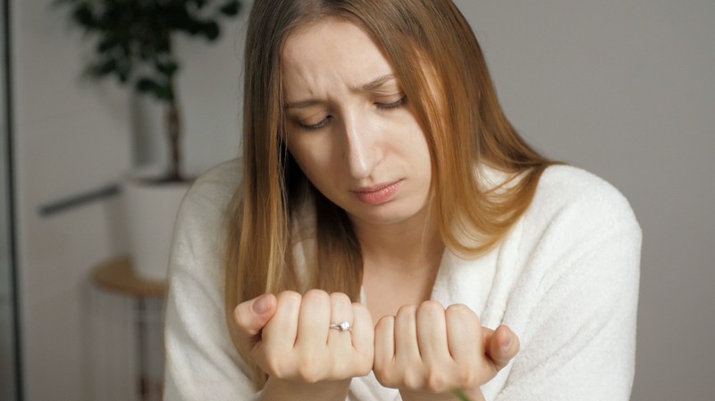 A körömpikkelysömört gyakran összetévesztik gombás fertőzéssel - ilyen szokatlan tünetekkel jelezhet!