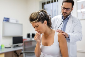 Fáradékonysággal, száraz köhögéssel és hasmenéssel is jelezhet a tüdőgyulladás