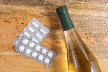 Vérnyomáscsökkentőre, szívgyógyszerre alkoholt iszik? Ilyen következményekkel számolhat