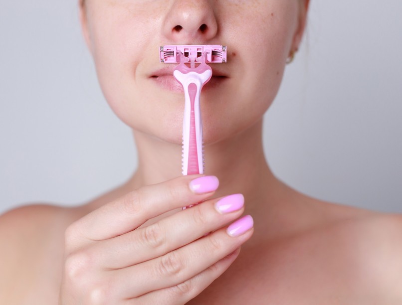 Bajusz nő szőr PCOS jele