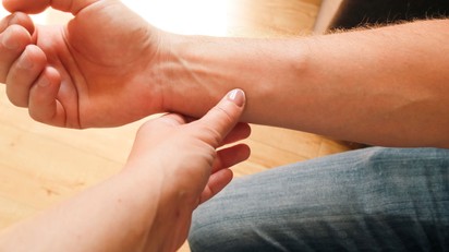 Csomók a bőrön: miért jelennek meg, mi állhat a háttérben és mikor kell lépni? című cikk nyitóképe